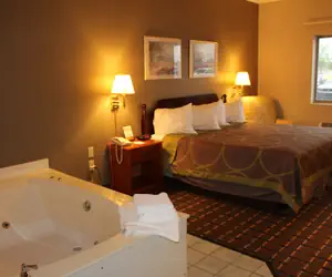 Photo 4 - Super 8 by Wyndham Valparaiso