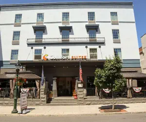 Photo 2 - Comfort Suites Downtown Carlisle