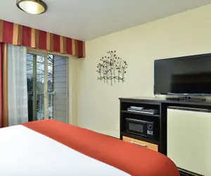 Photo 3 - Holiday Inn Express Portland SE- Clackamas Area by IHG