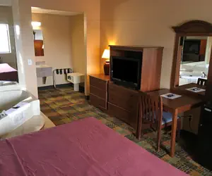 Photo 4 - Americas Best Value Inn Livonia Detroit