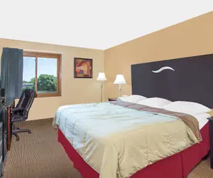 Photo 4 - Super 8 by Wyndham Sheboygan WI