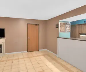 Photo 3 - Super 8 by Wyndham Augusta