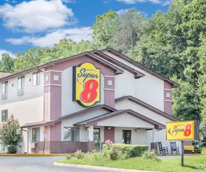 Photo 2 - Super 8 by Wyndham Roanoke VA