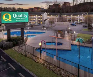 Photo 2 - Quality Inn And Suites Dollywood