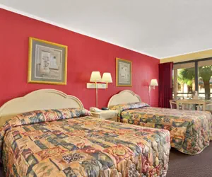 Photo 3 - Royal Palace Inn & Suites