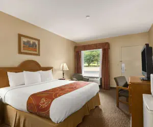 Photo 4 - Days Inn by Wyndham Alexander City