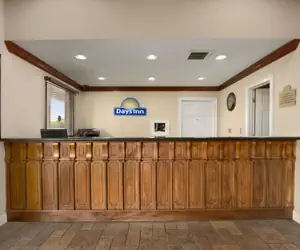 Photo 2 - Days Inn by Wyndham Alexander City