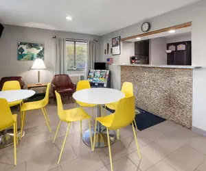 Photo 4 - Super 8 by Wyndham Kent/Akron Area