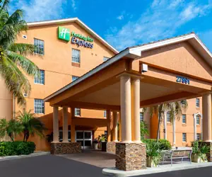Photo 2 - Holiday Inn Express & Suites Naples North - Bonita Springs by IHG