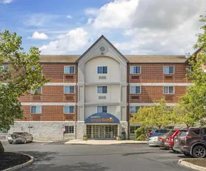 Photo 2 - Sonesta Simply Suites Boston Burlington