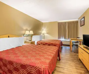 Photo 2 - Econo Lodge Colorado Springs near Airport