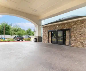 Photo 2 - Wingate by Wyndham Humble/Houston Intercontinental Airport