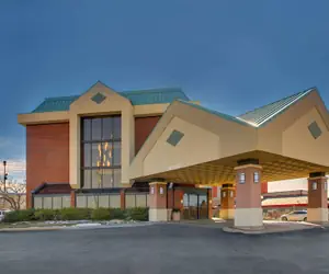 Photo 2 - Pear Tree Inn St. Louis Arnold