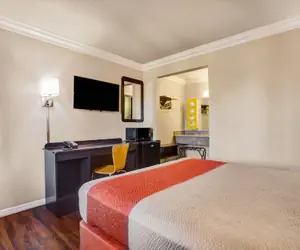 Photo 5 - Motel 6 Fresno, CA - Belmont Ave