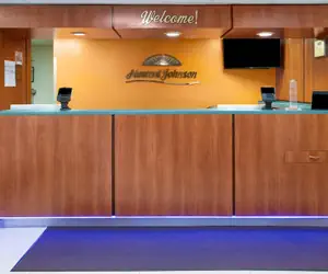 Photo 3 - Howard Johnson by Wyndham Savannah GA