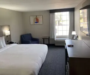 Photo 3 - Days Inn & Suites by Wyndham Tahlequah