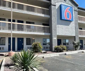 Photo 2 - Motel 6 Barstow, CA – I15 and Lenwood Road