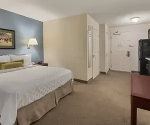 Photo 4 - Candlewood Suites Raleigh Crabtree by IHG