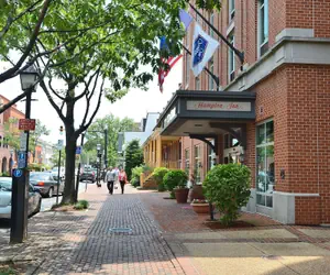 Photo 2 - Hampton Inn Alexandria-Old Town/King St. Metro