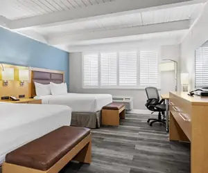 Photo 2 - Prodigy Hotel, a Days Inn by Wyndham