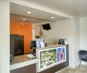 Photo 3 - Motel 6 Everett, WA - North