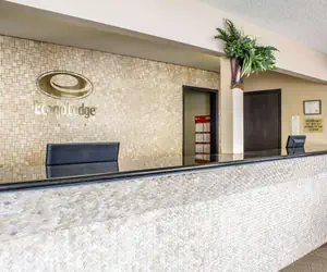 Photo 2 - Econo Lodge Ames