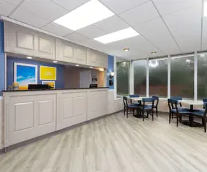 Photo 4 - Days Inn by Wyndham Melbourne