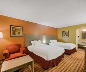 Photo 5 - SureStay Hotel by Best Western Mt Pleasant