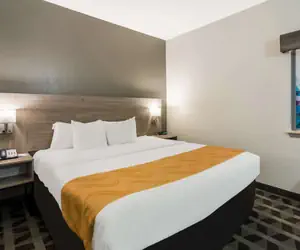 Photo 4 - Quality Inn & Suites Waco North