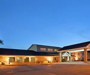 Photo 2 - AmericInn by Wyndham Marshall