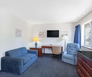 Photo 4 - Super 8 by Wyndham Selma/Fresno Area