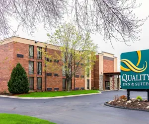 Photo 2 - Quality Inn & Suites Arden Hills - Saint Paul North
