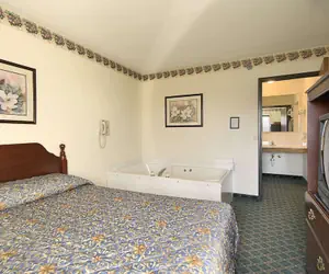 Photo 3 - Travelodge by Wyndham Hudsonville