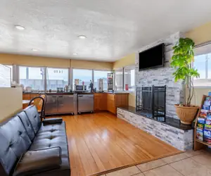 Photo 3 - Econo Lodge Clovis