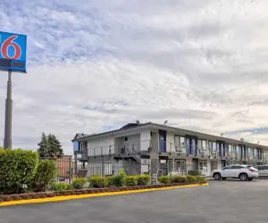 Photo 2 - Motel 6 Oshkosh, WI