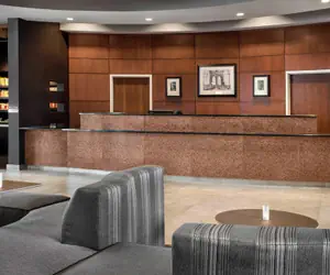Photo 2 - Courtyard by Marriott Newark Elizabeth