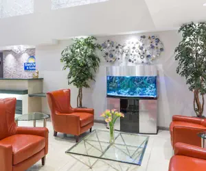 Photo 5 - Days Inn & Suites by Wyndham Fort Myers Near JetBlue Park