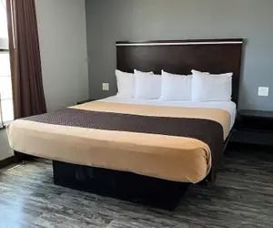 Photo 4 - Laguna Inn & Suites