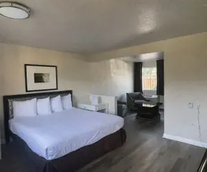 Photo 5 - Rose Garden Inn - San Jose Airport