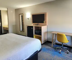 Photo 3 - Days Inn & Suites by Wyndham New Iberia