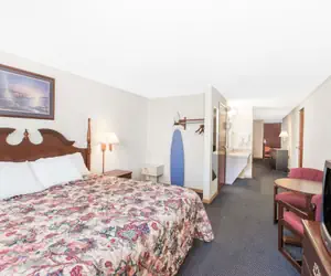 Photo 4 - Days Inn by Wyndham Effingham