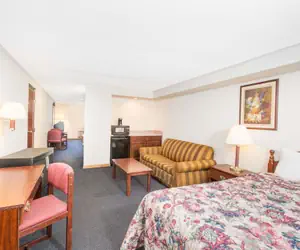 Photo 3 - Days Inn by Wyndham Effingham