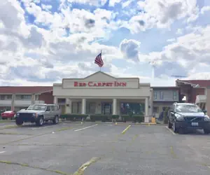 Photo 2 - Red Carpet Inn Great Lakes