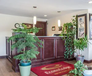 Photo 4 - Econo Lodge Newton