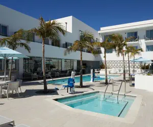 Photo 2 - Courtyard by Marriott Santa Barbara Downtown