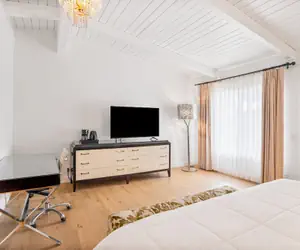 Photo 3 - Pacific Crest Hotel Santa Barbara