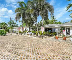 Photo 3 - Inn On The Drive ( Adults Only)