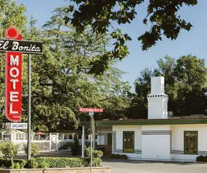 Photo 2 - El Bonita Motel