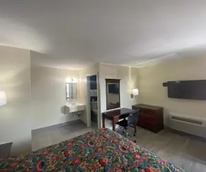 Photo 4 - Relax Inn-Plaquemine