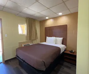 Photo 3 - Executive Inn & Suites Near Lackland AFB